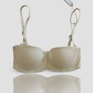 SKIMS Strapless Fits Everybody Bra